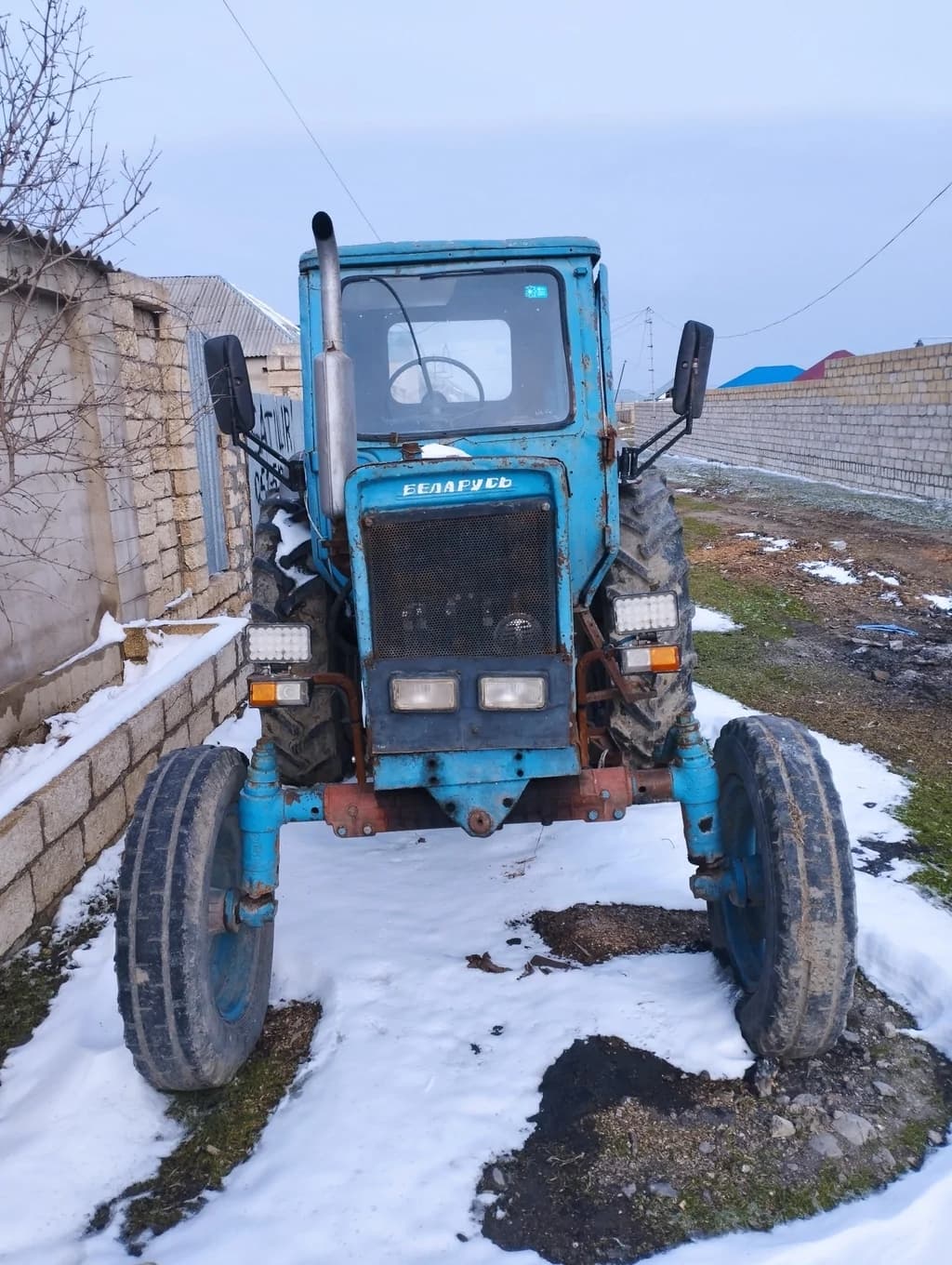 Belarus 50 traxtoru Lapetlə  satılır