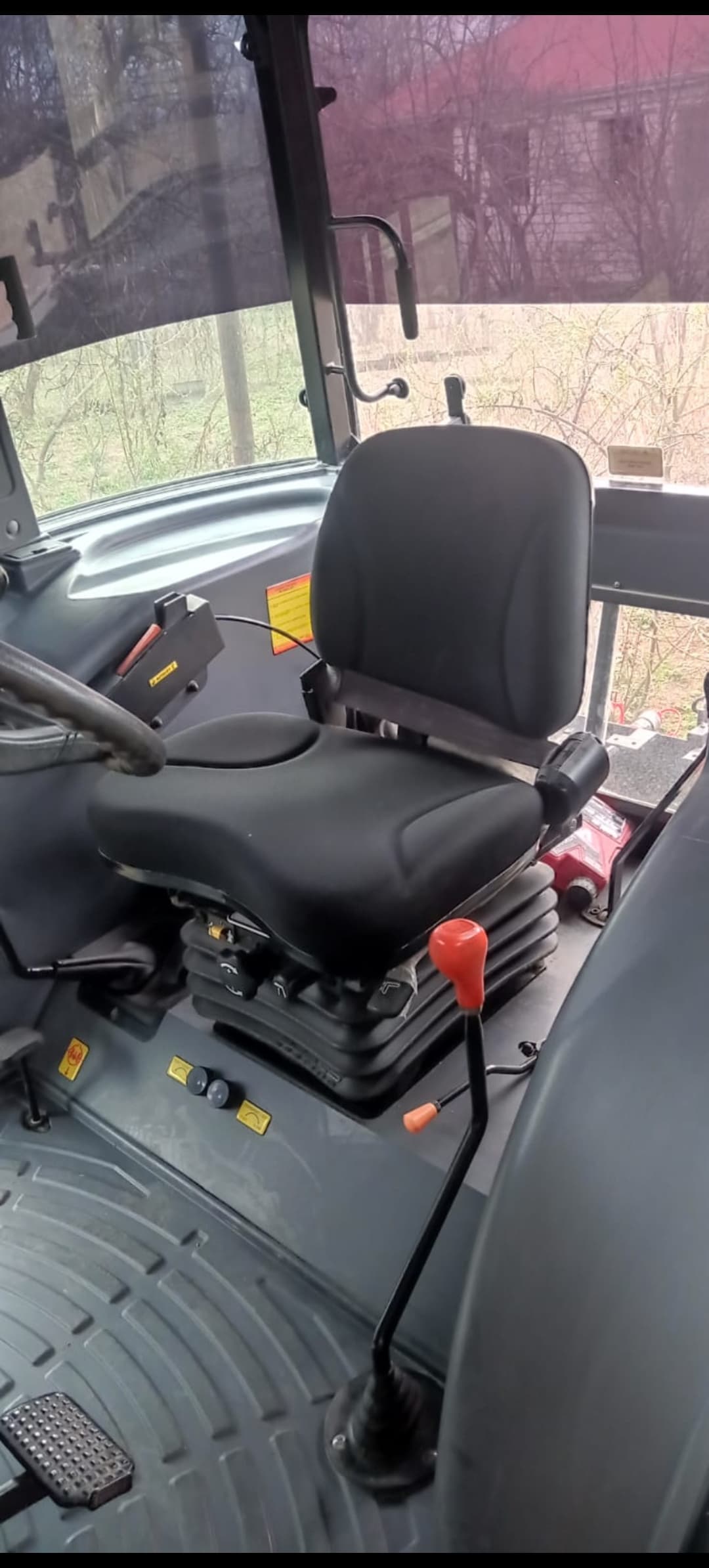 Traktor solis n 75