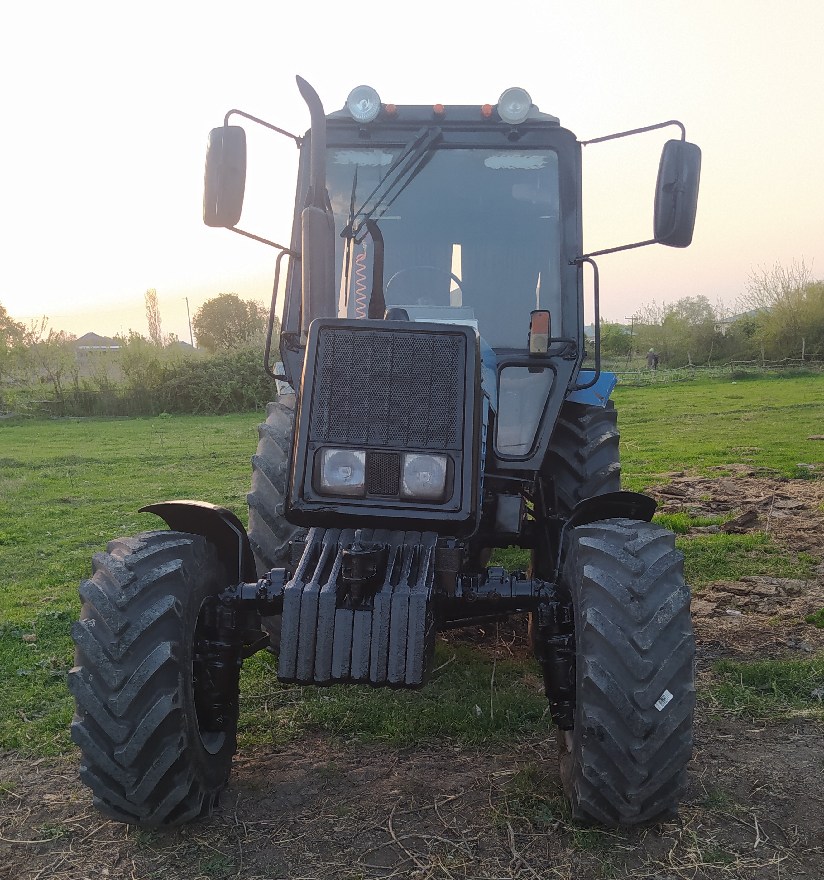 Traktor satılır Belarus 89