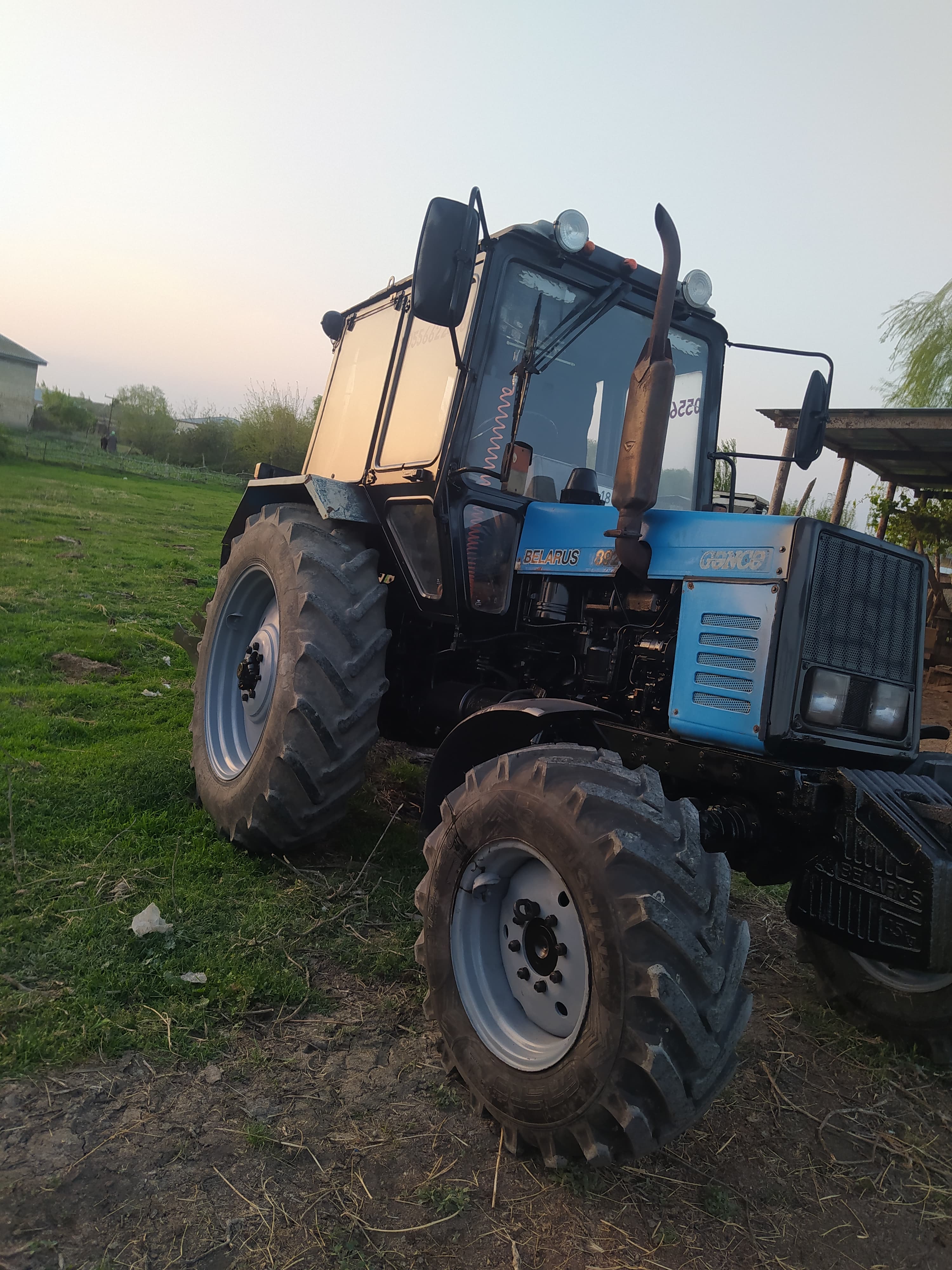 Traktor satılır Belarus 89