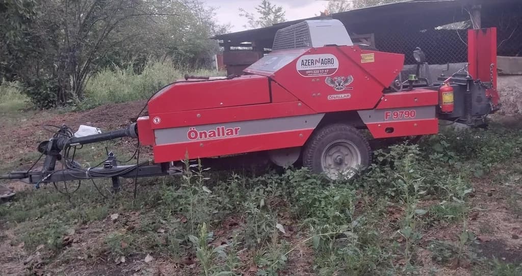 Traktor satılır