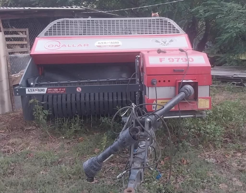 Traktor satılır