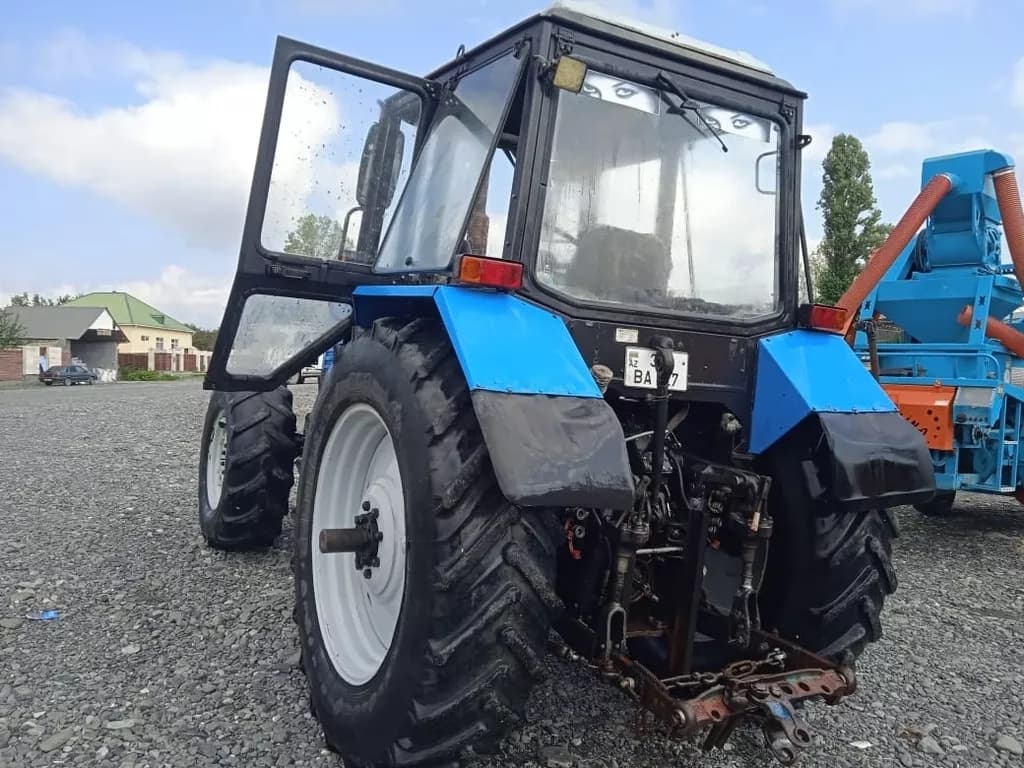 Traktor satılır