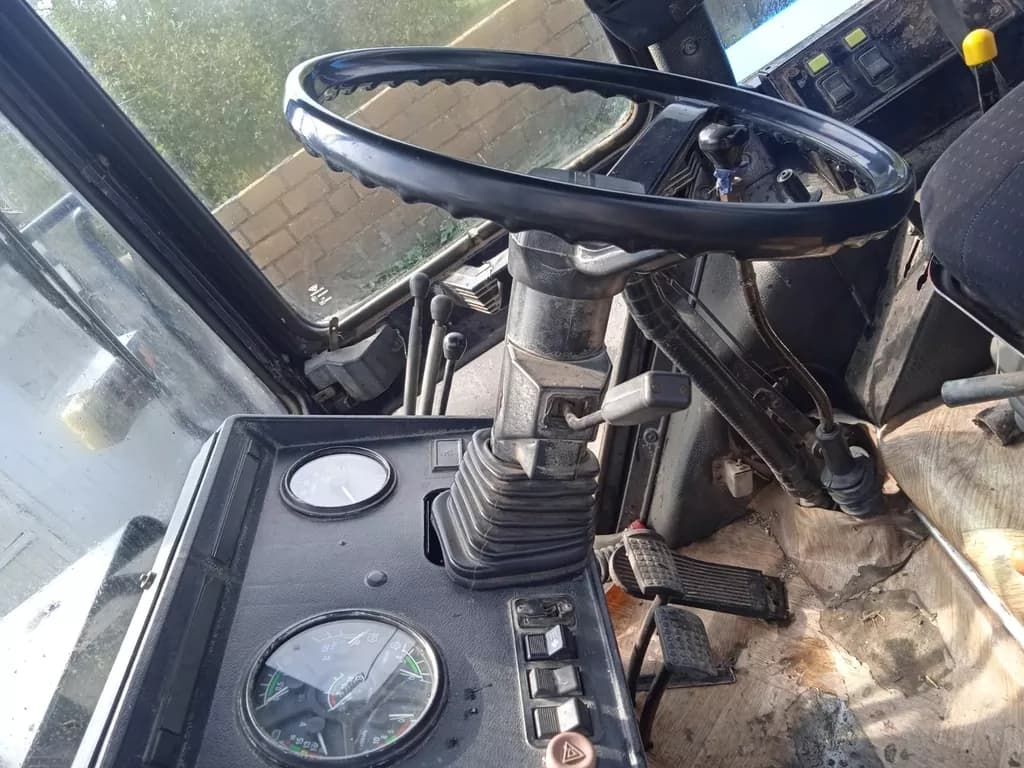 Traktor satılır