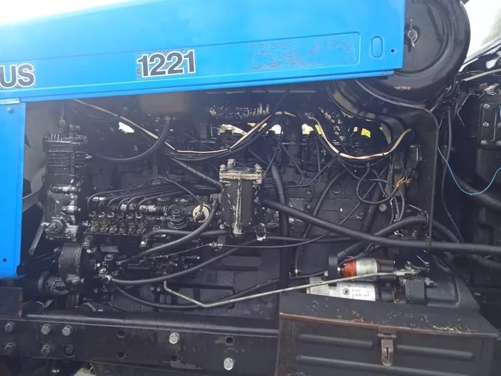 Traktor satılır