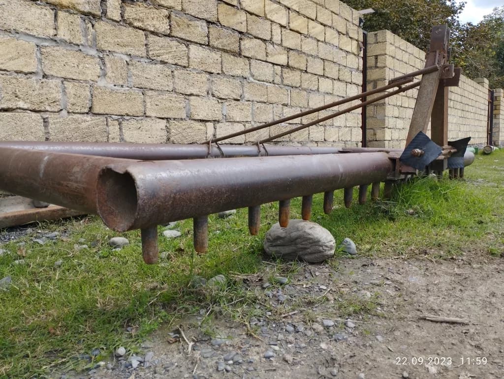 Traktor satılır