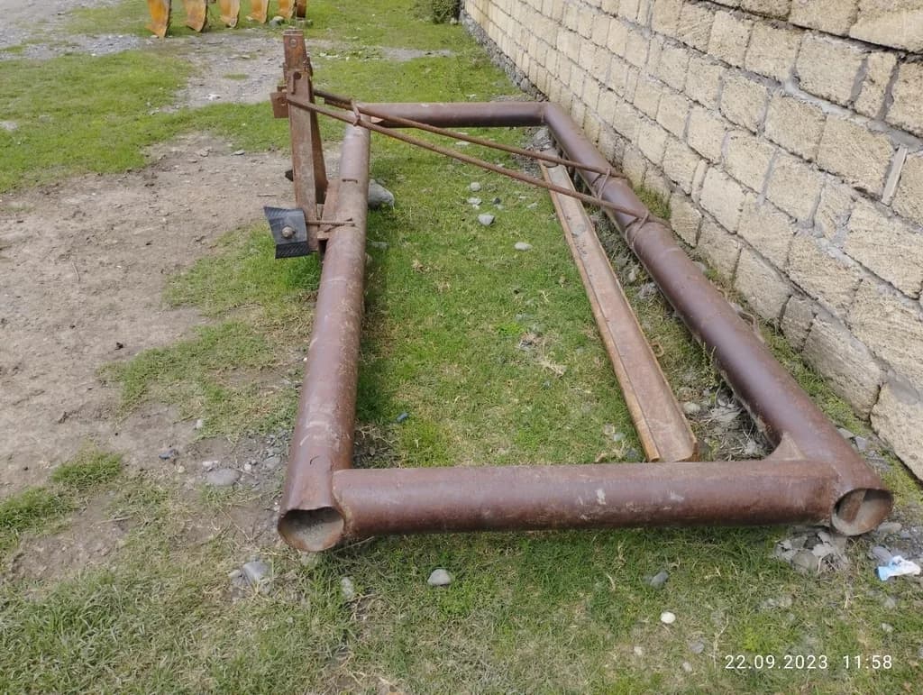 Traktor satılır