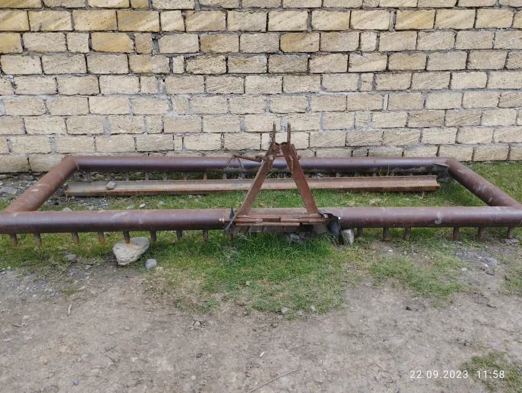 Traktor satılır