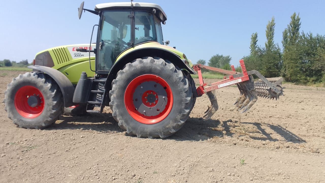Claas axsion 820