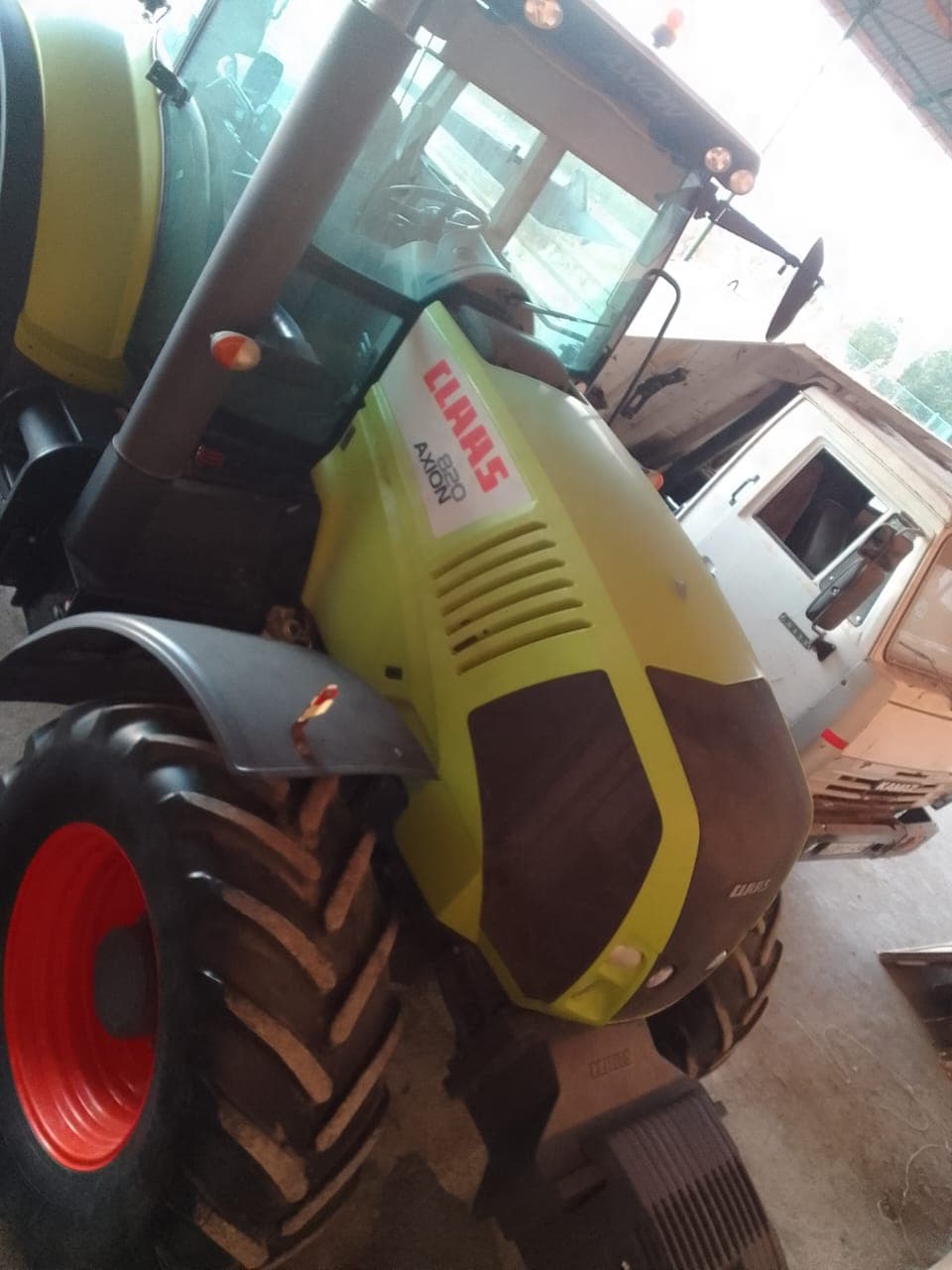 Claas axsion 820