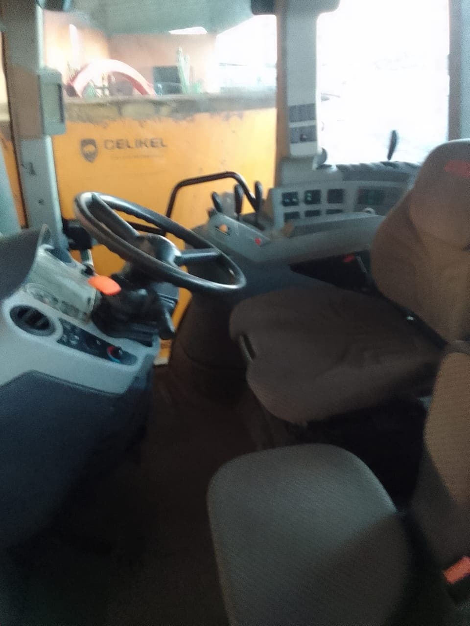 Claas axsion 820