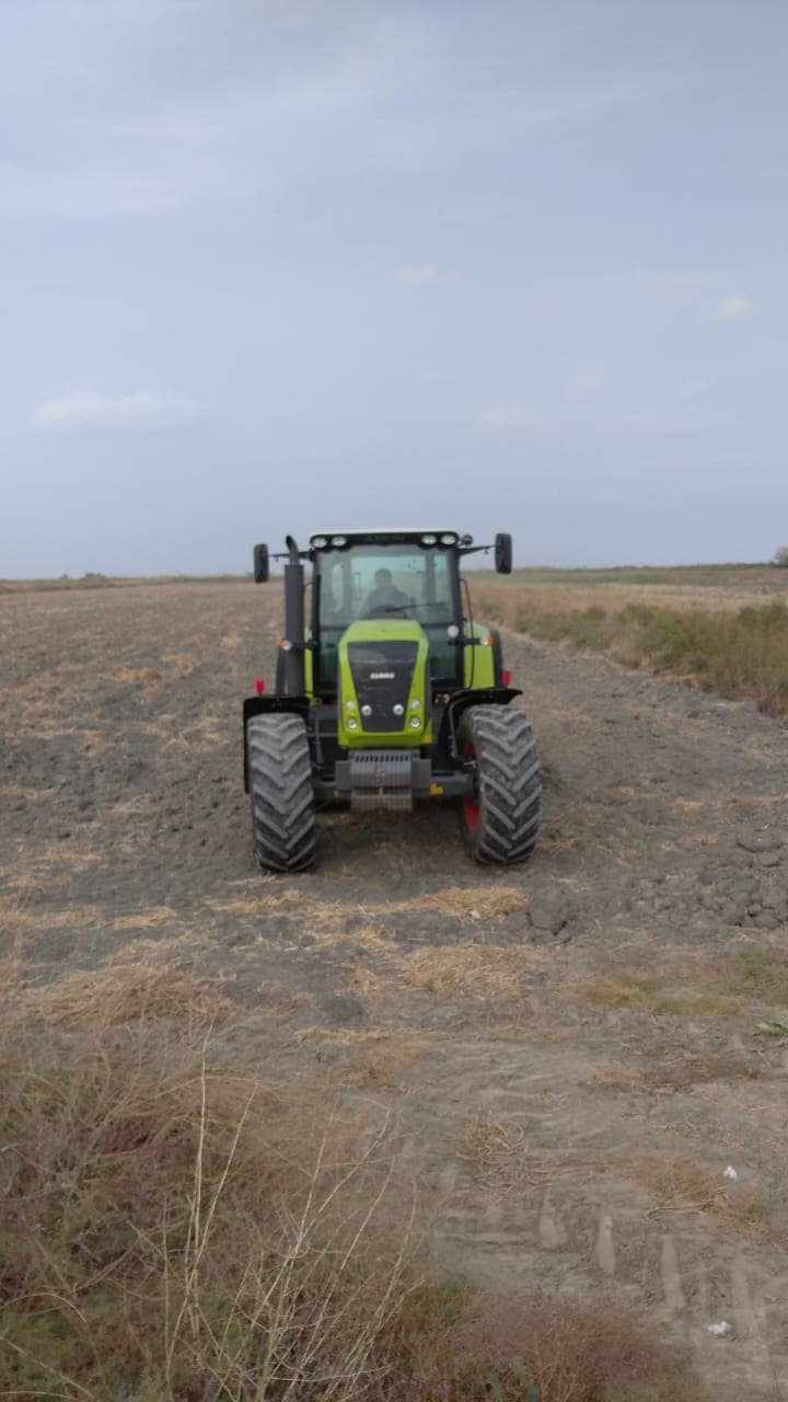 Claas axsion 820