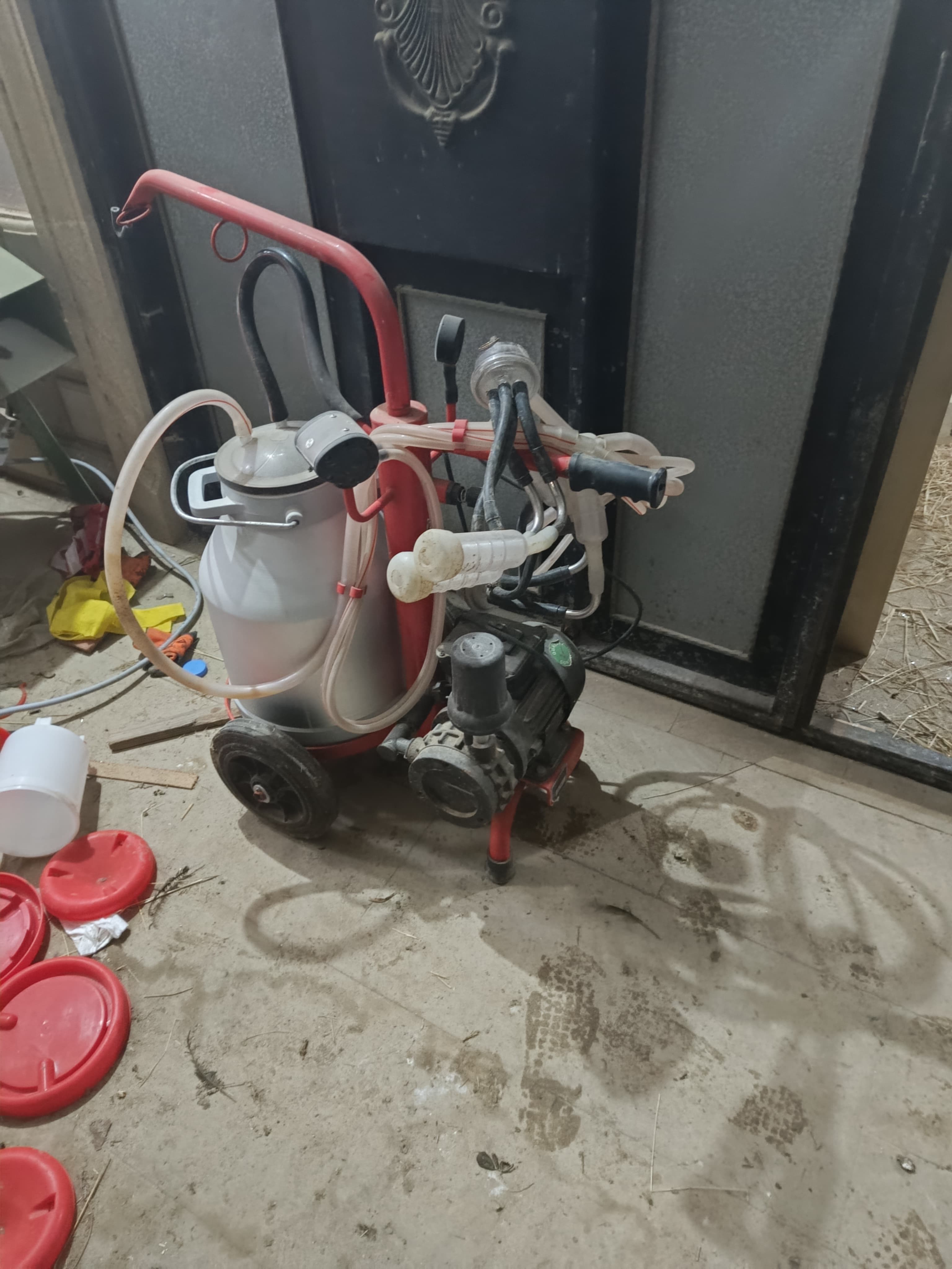 Süt sağan aparat