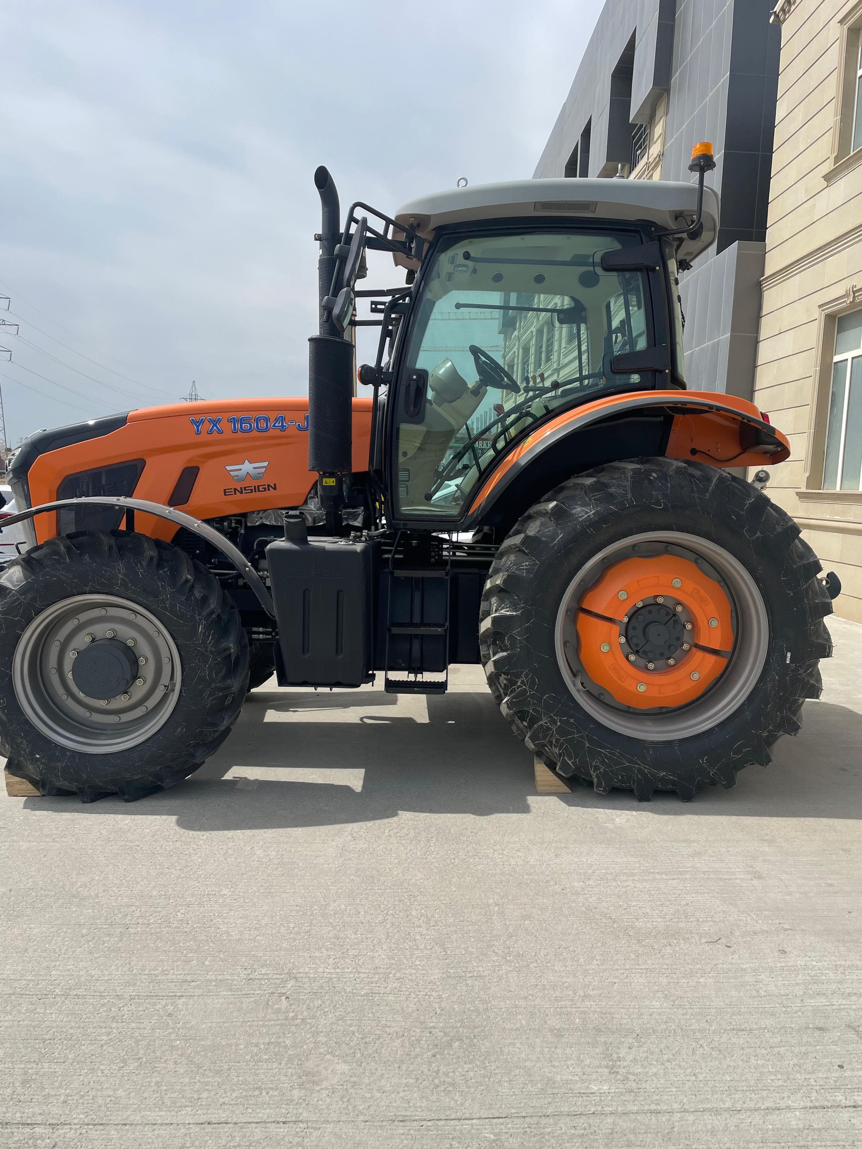 Traktor "Ensign YX1604-J" 2024 il