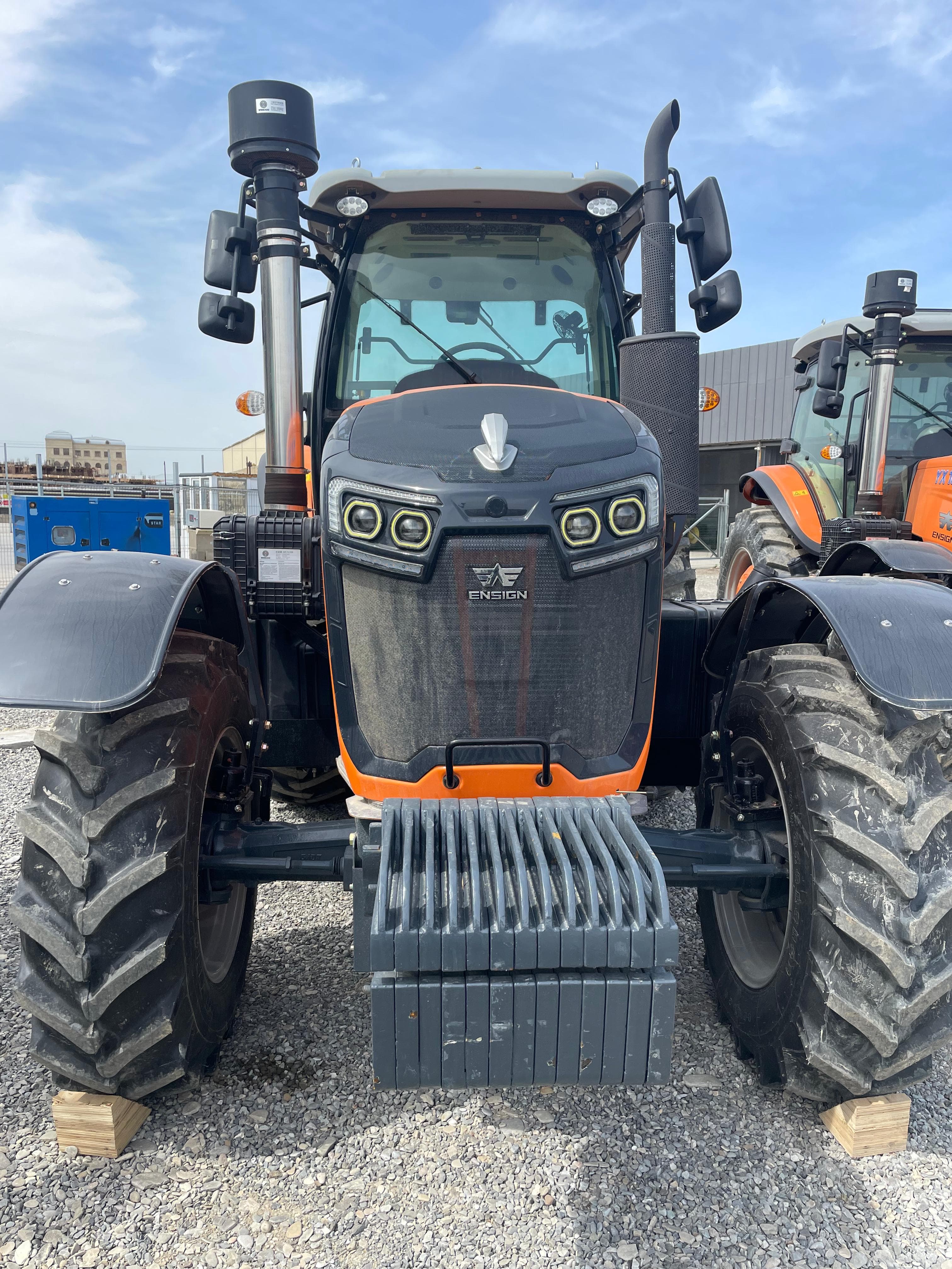 Traktor "Ensign YX1404-F" 2024 il