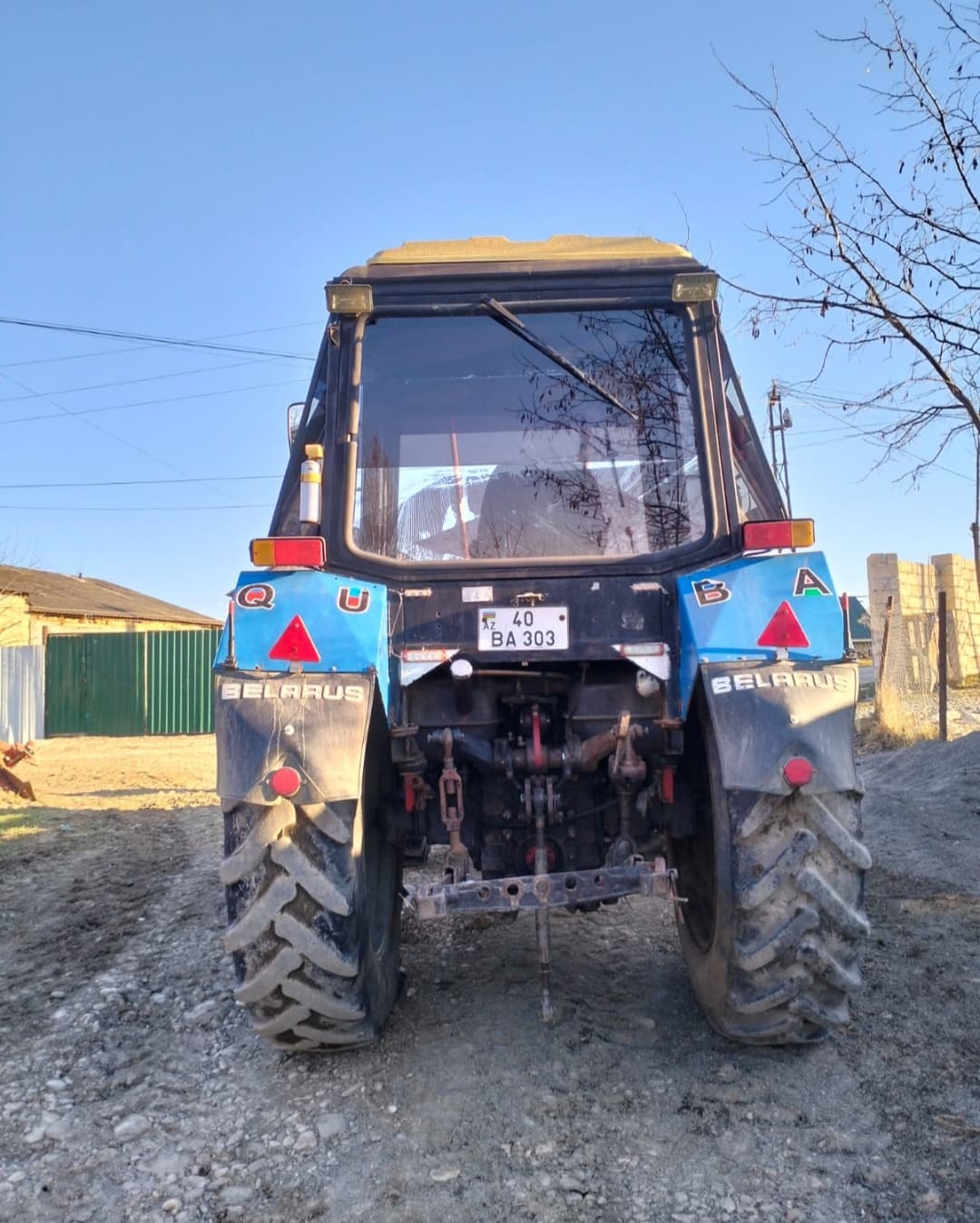 Traktor satılır
