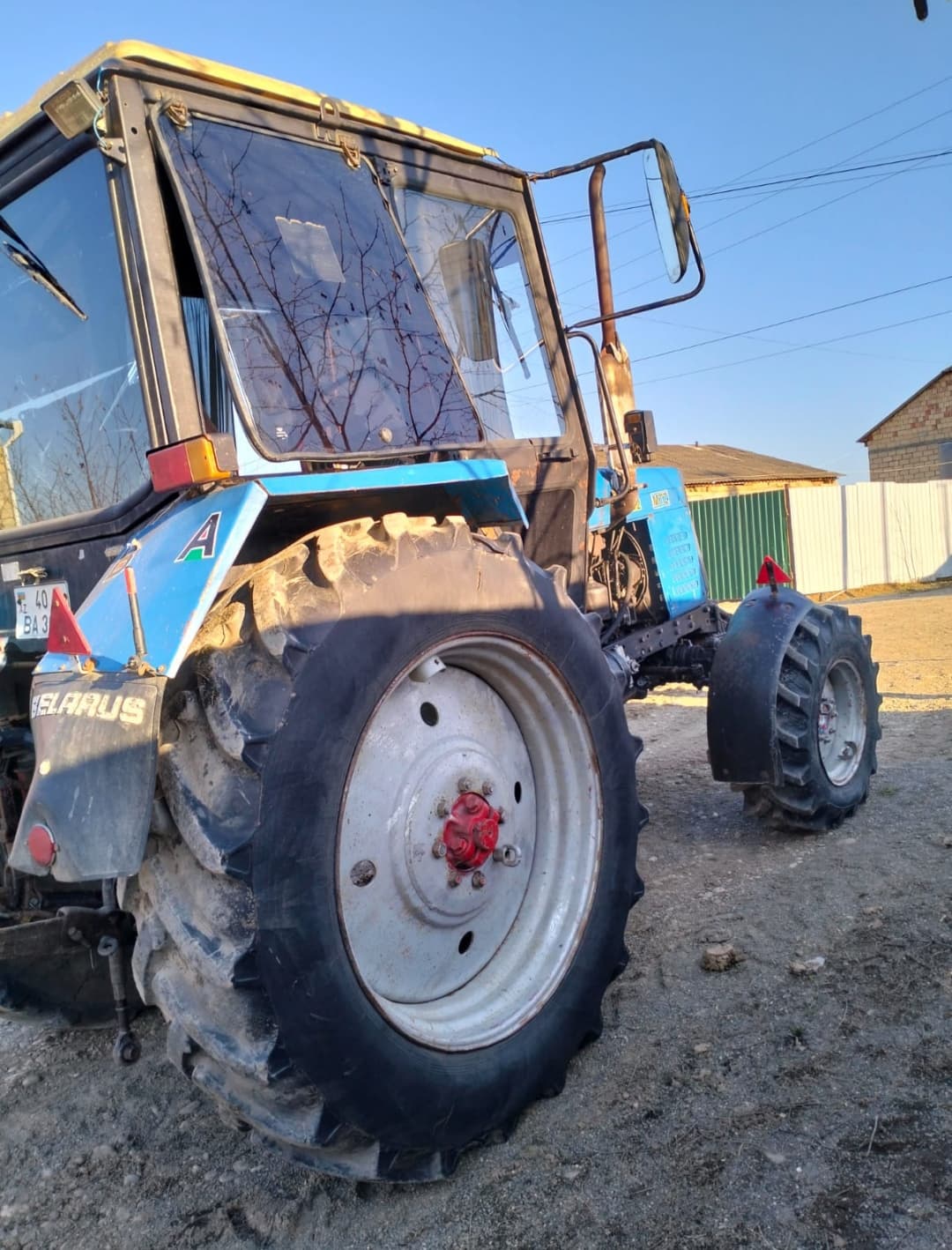 Traktor satılır