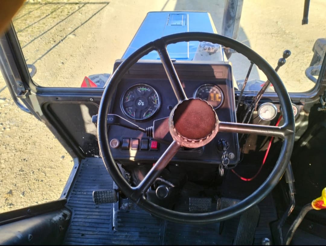 Traktor satılır
