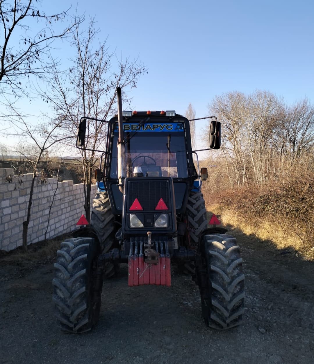 Traktor satılır