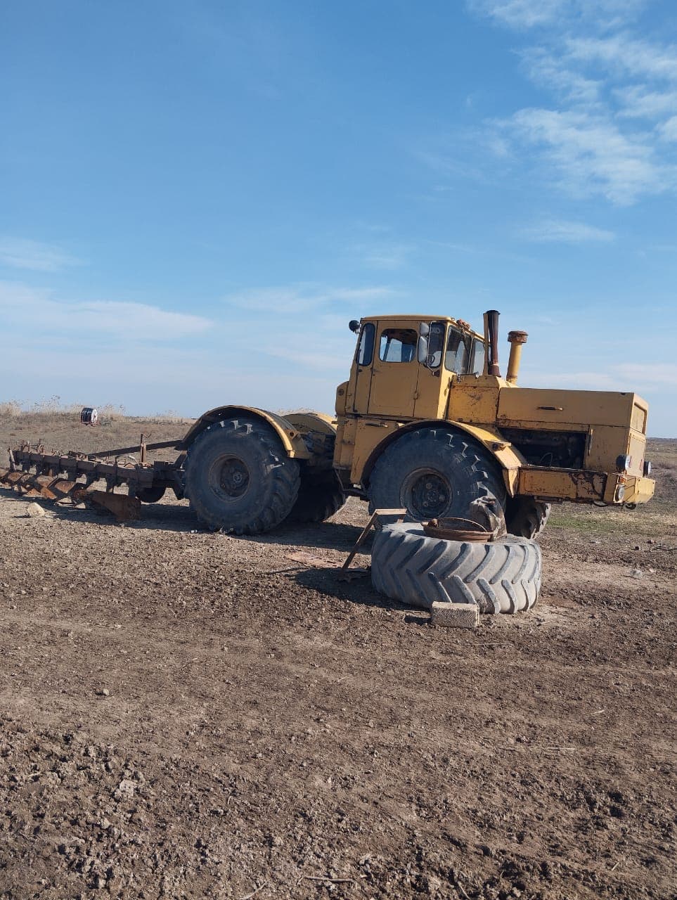 Təcili traktor satılır