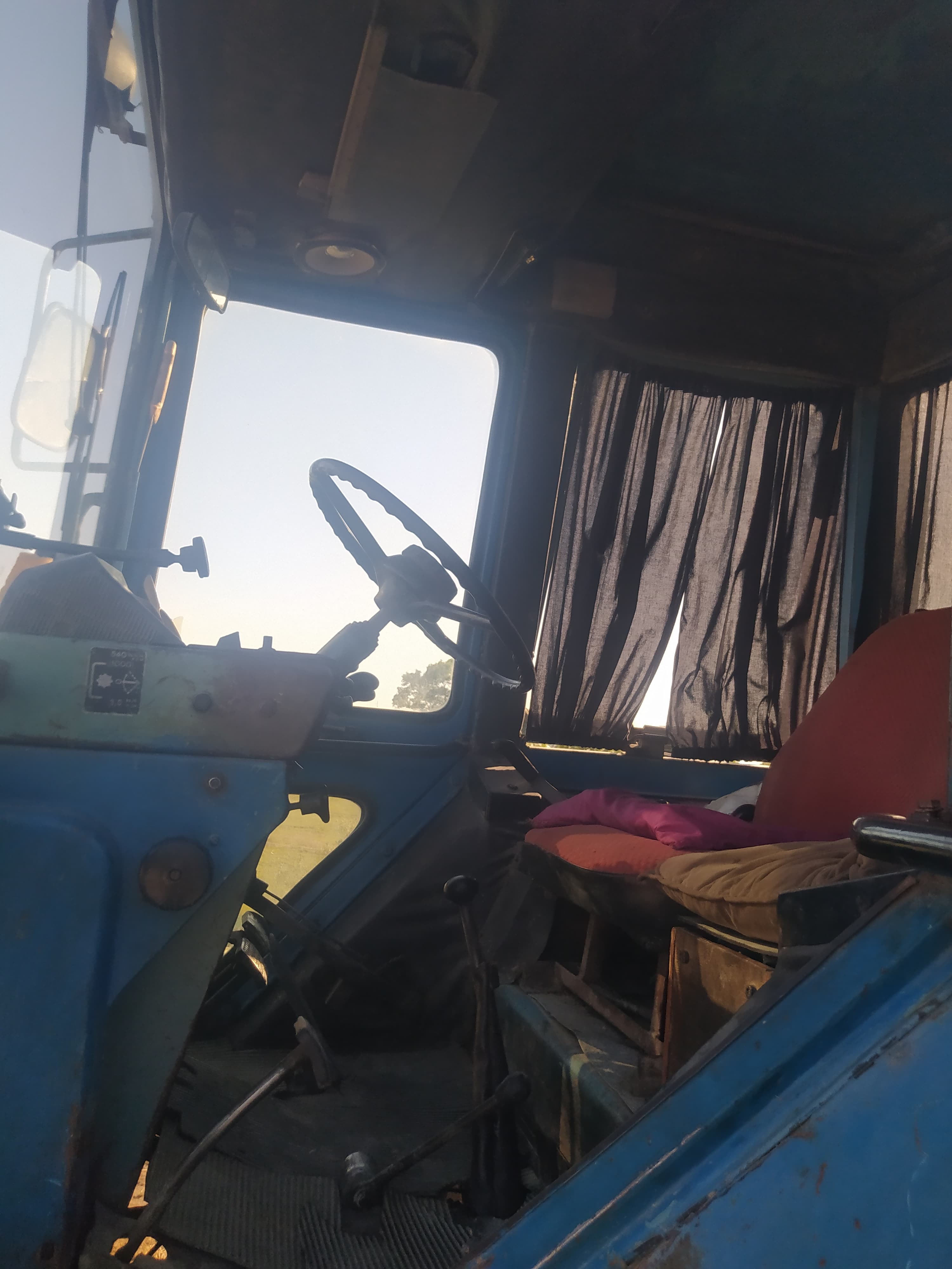 Traktor aqreqatlarla birgə satlır
