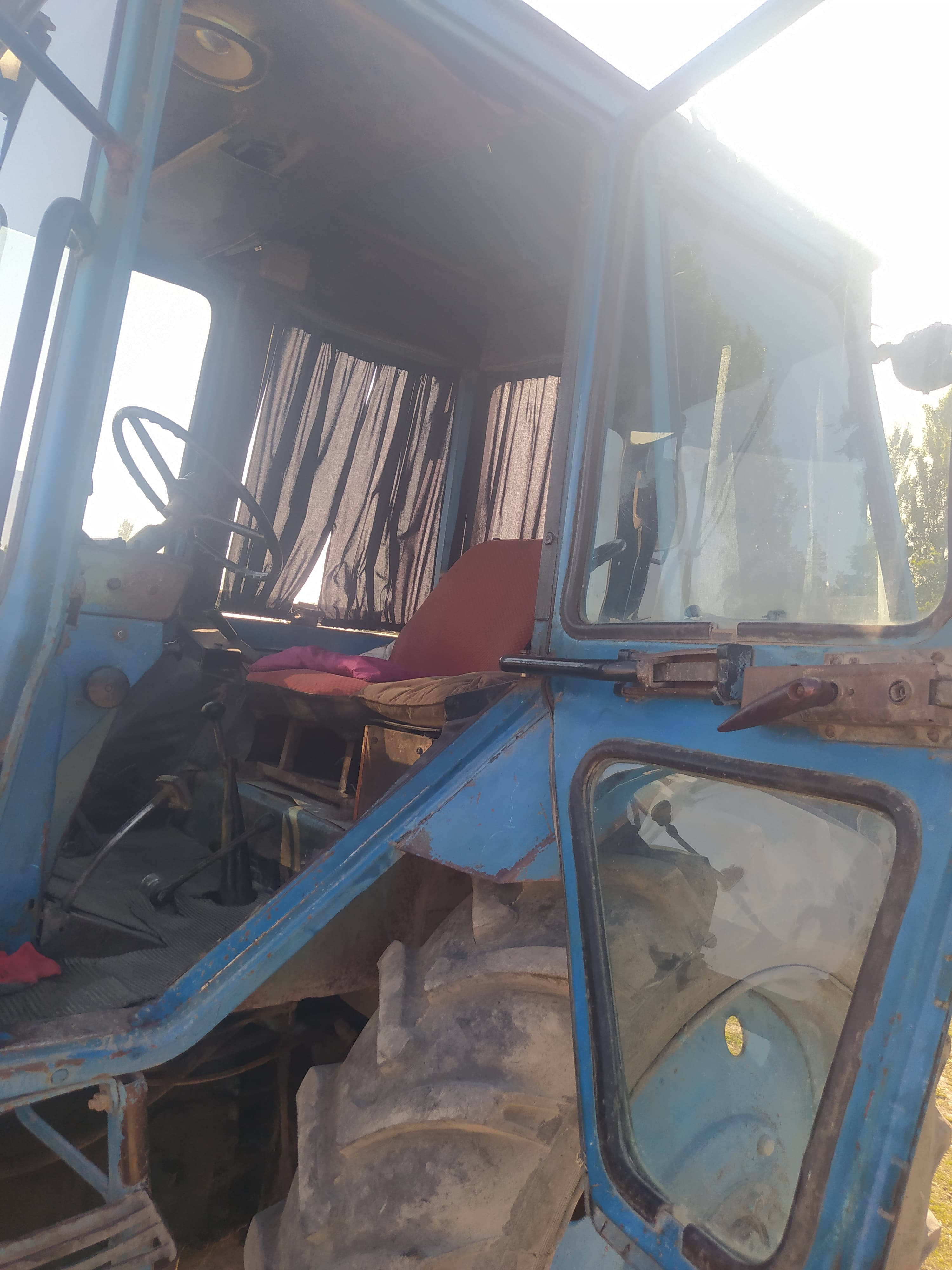 Traktor aqreqatlarla birgə satlır