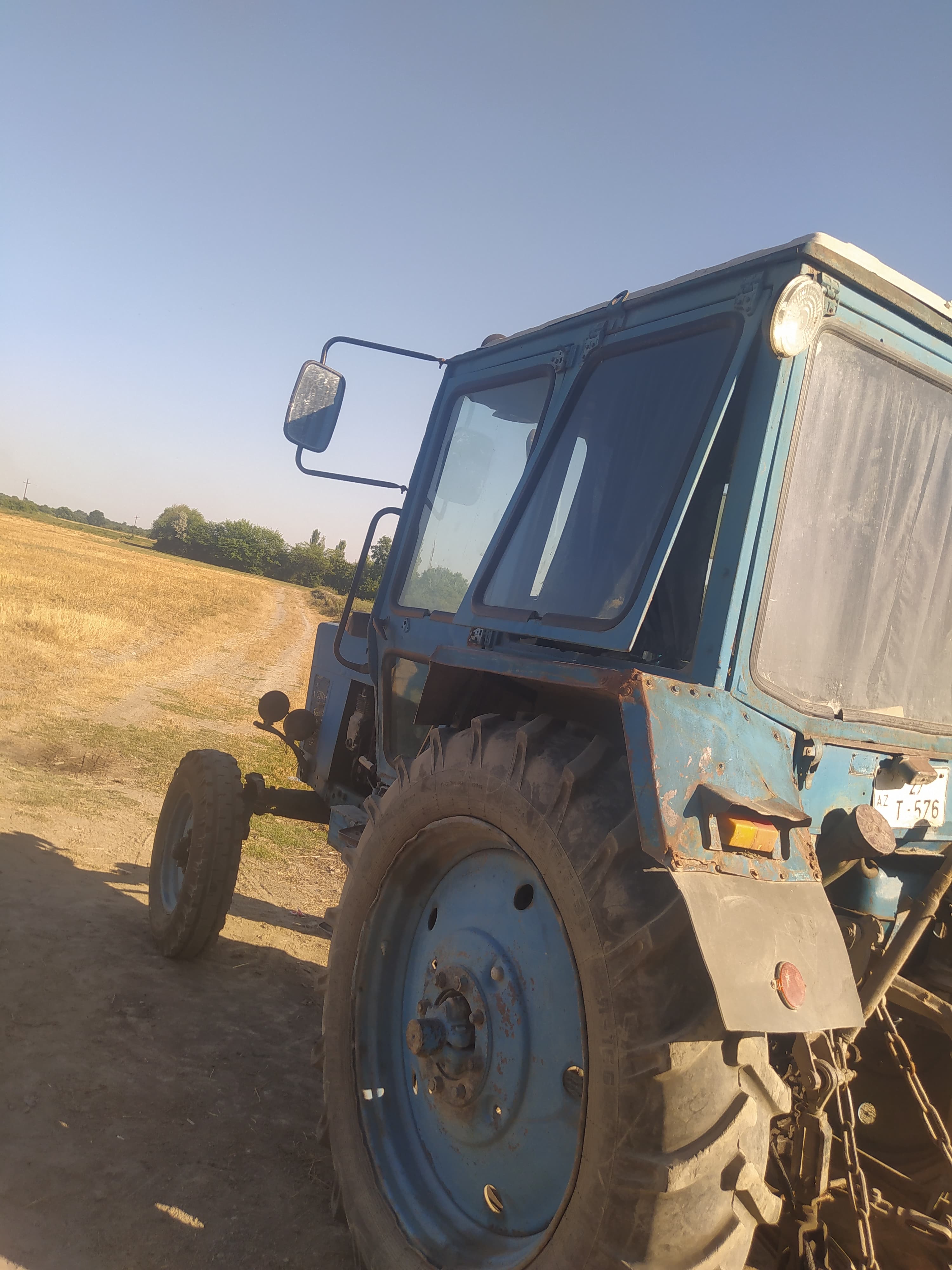 Traktor aqreqatlarla birgə satlır