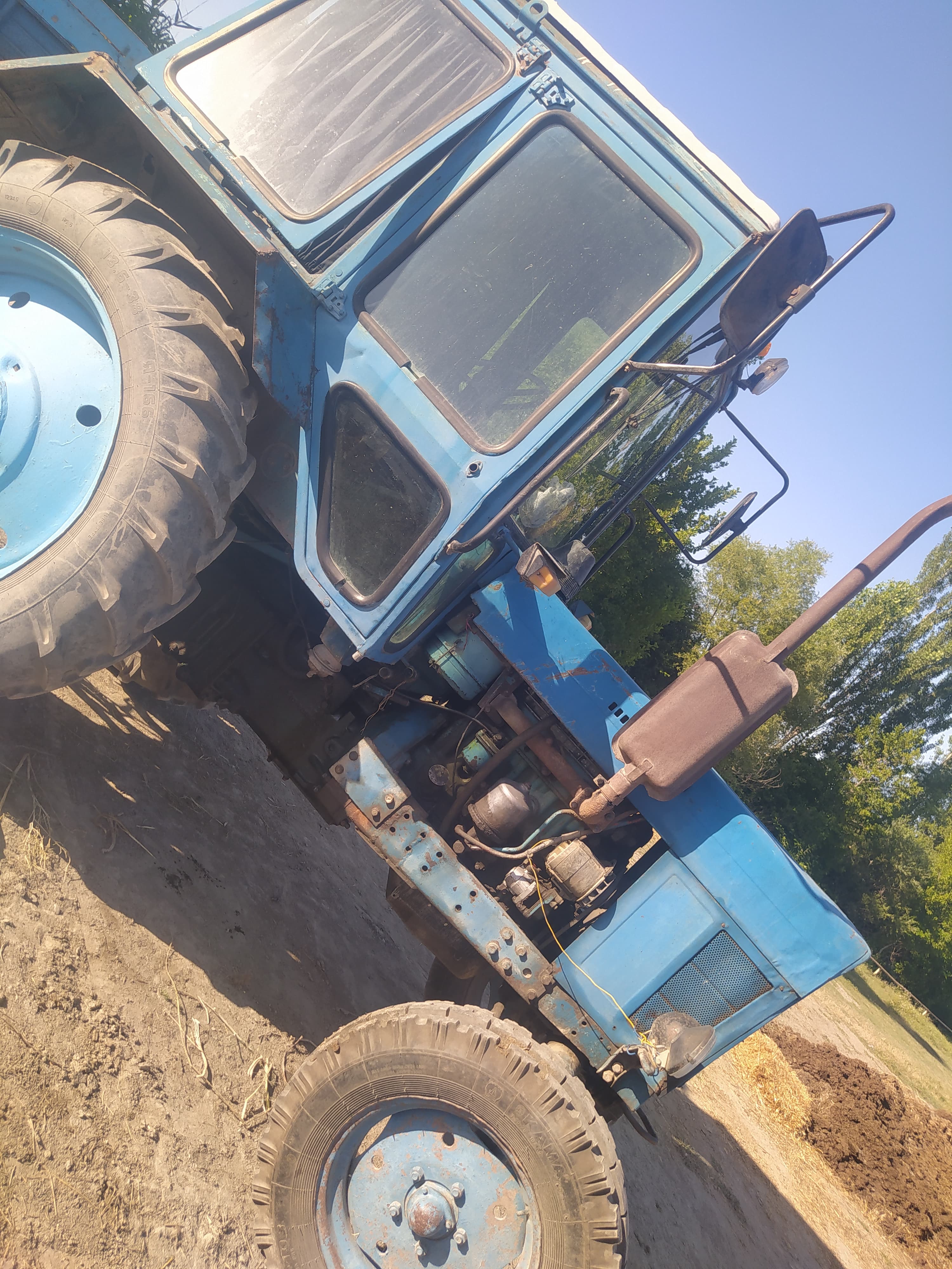 Traktor aqreqatlarla birgə satlır