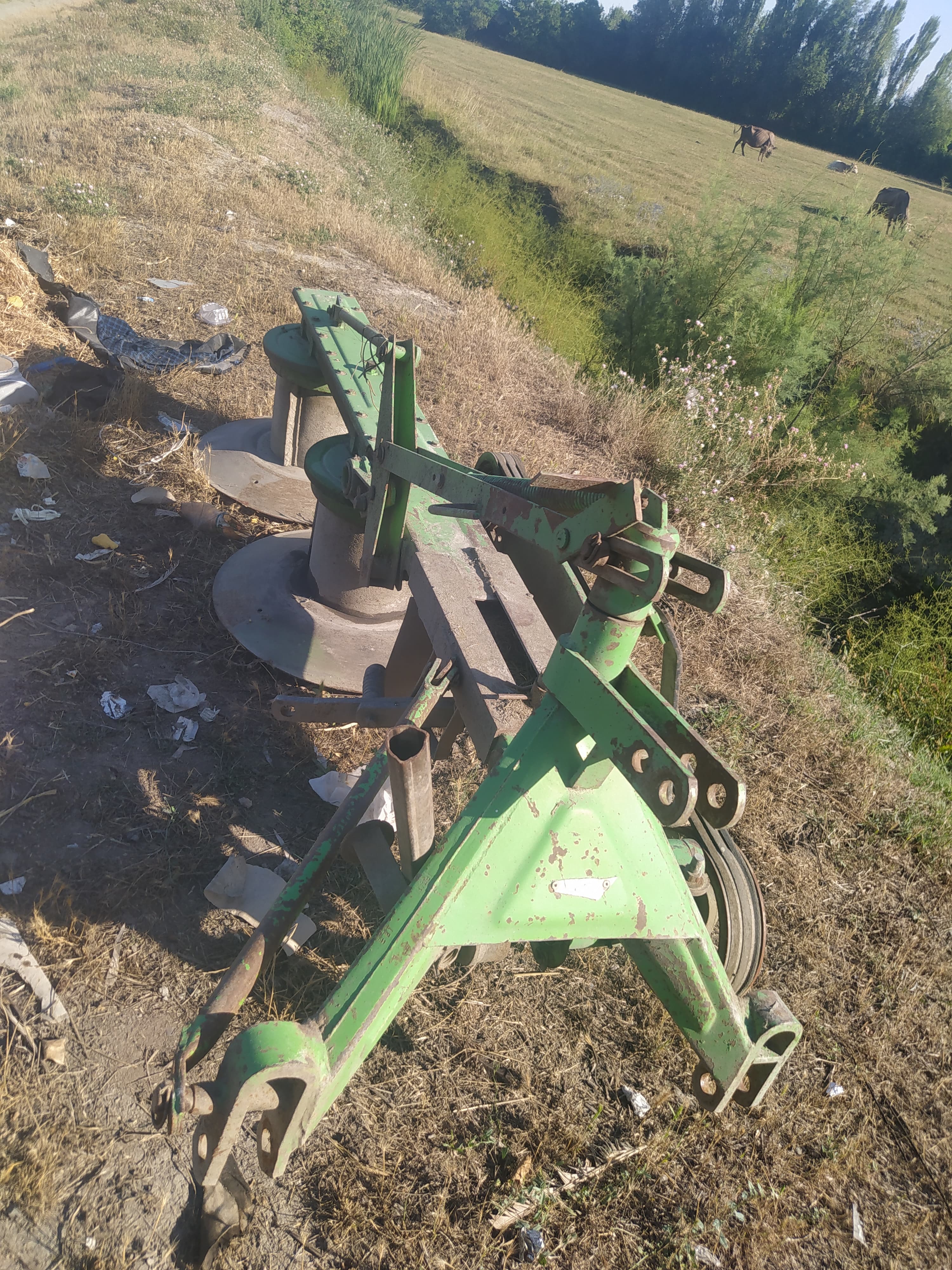 Traktor aqreqatlarla birgə satlır