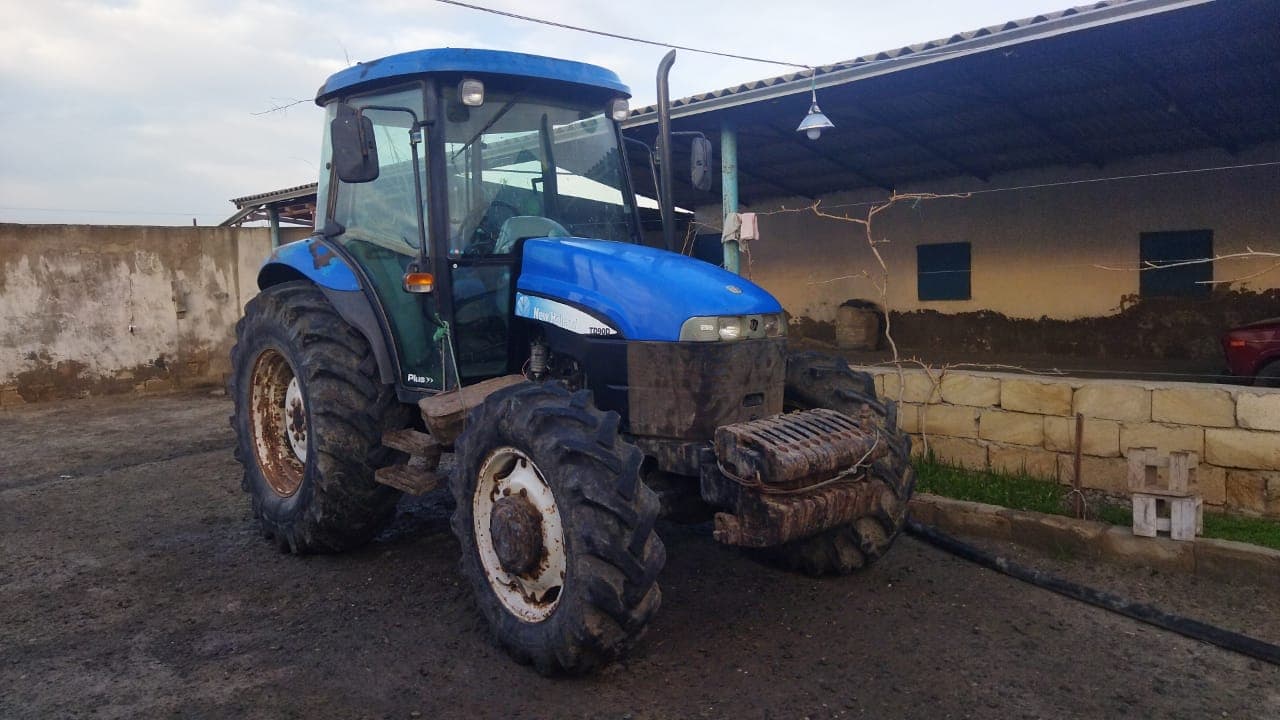 Traktor satılır