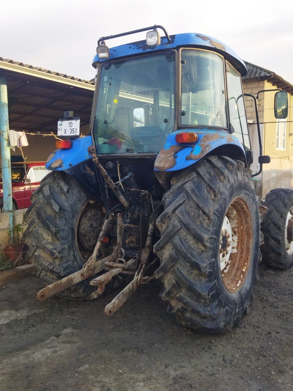 Traktor satılır