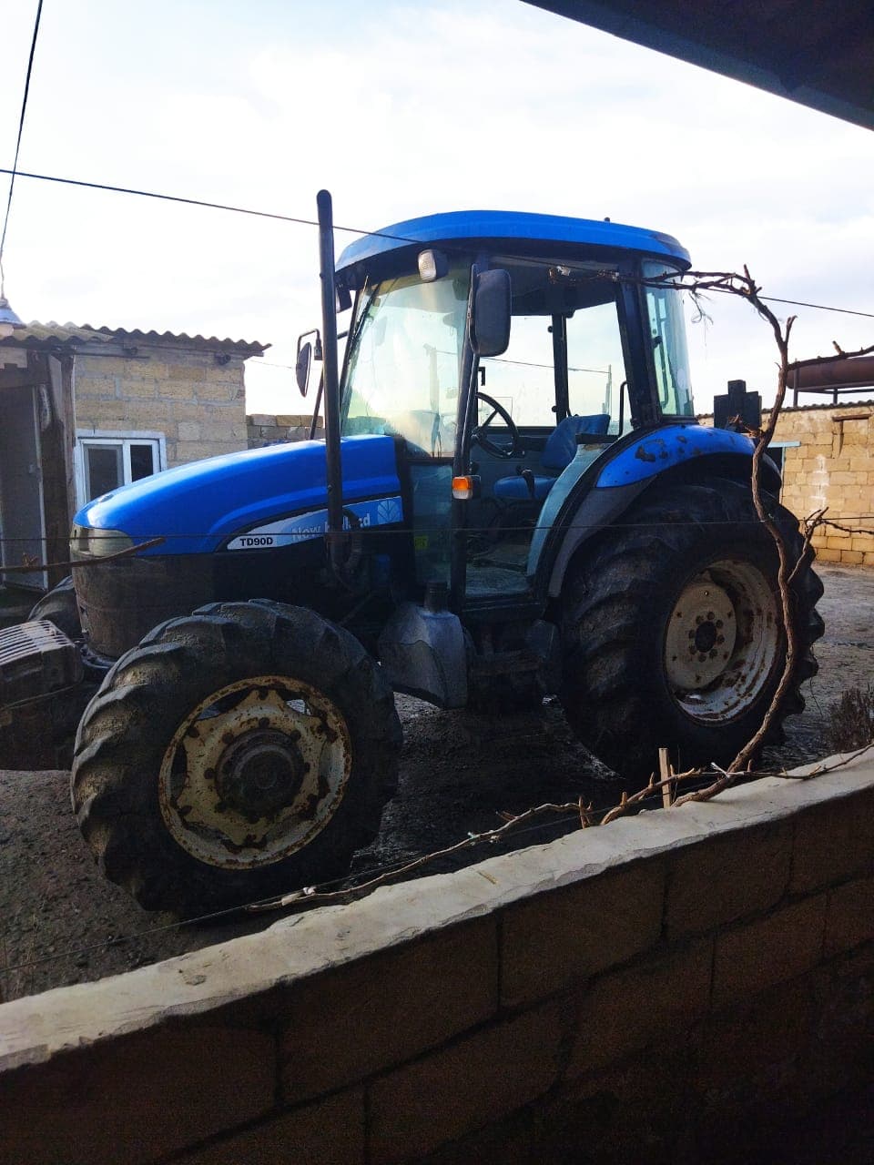 Traktor satılır