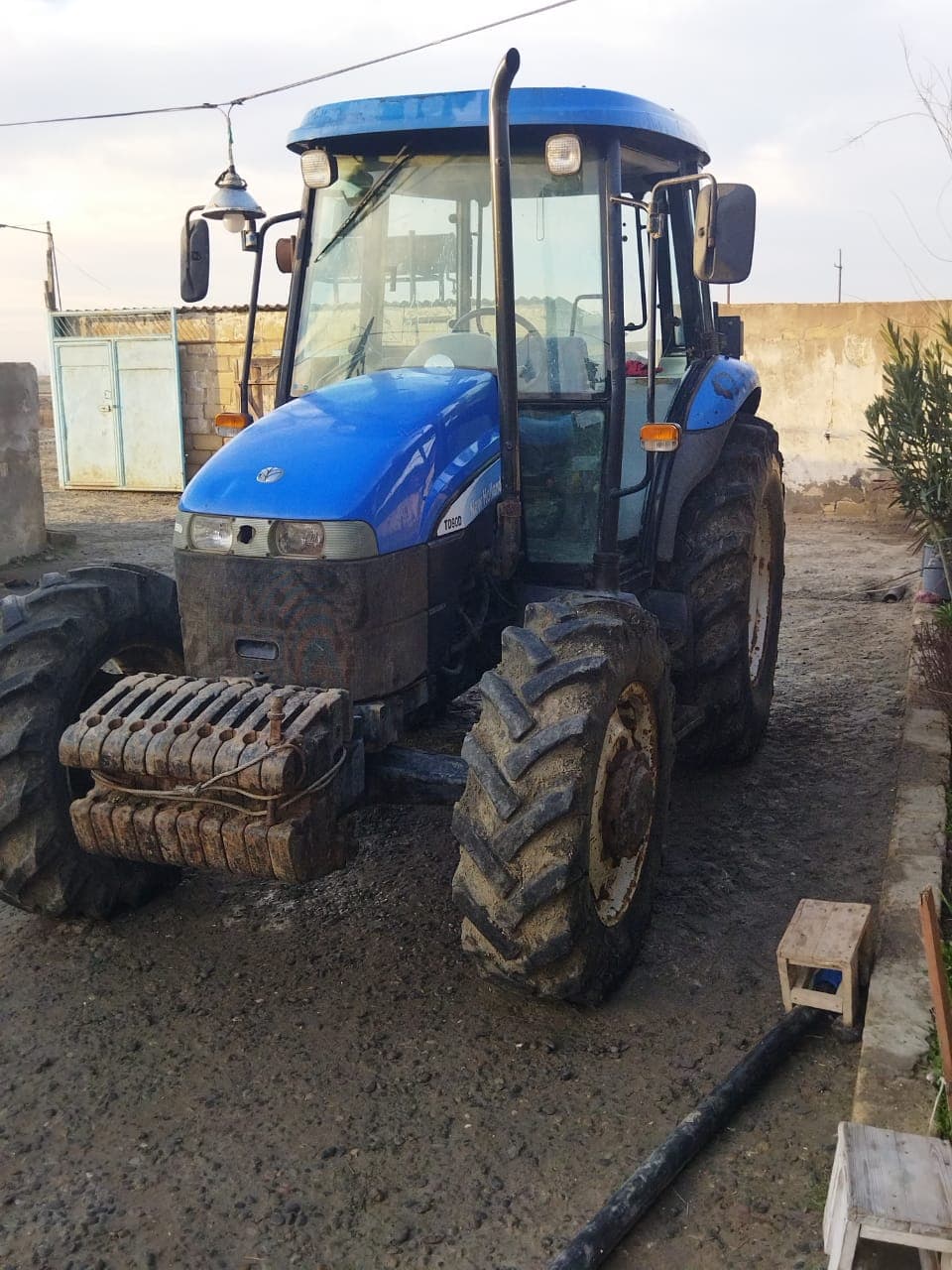 Traktor satılır