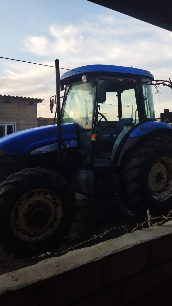 Traktor satılır