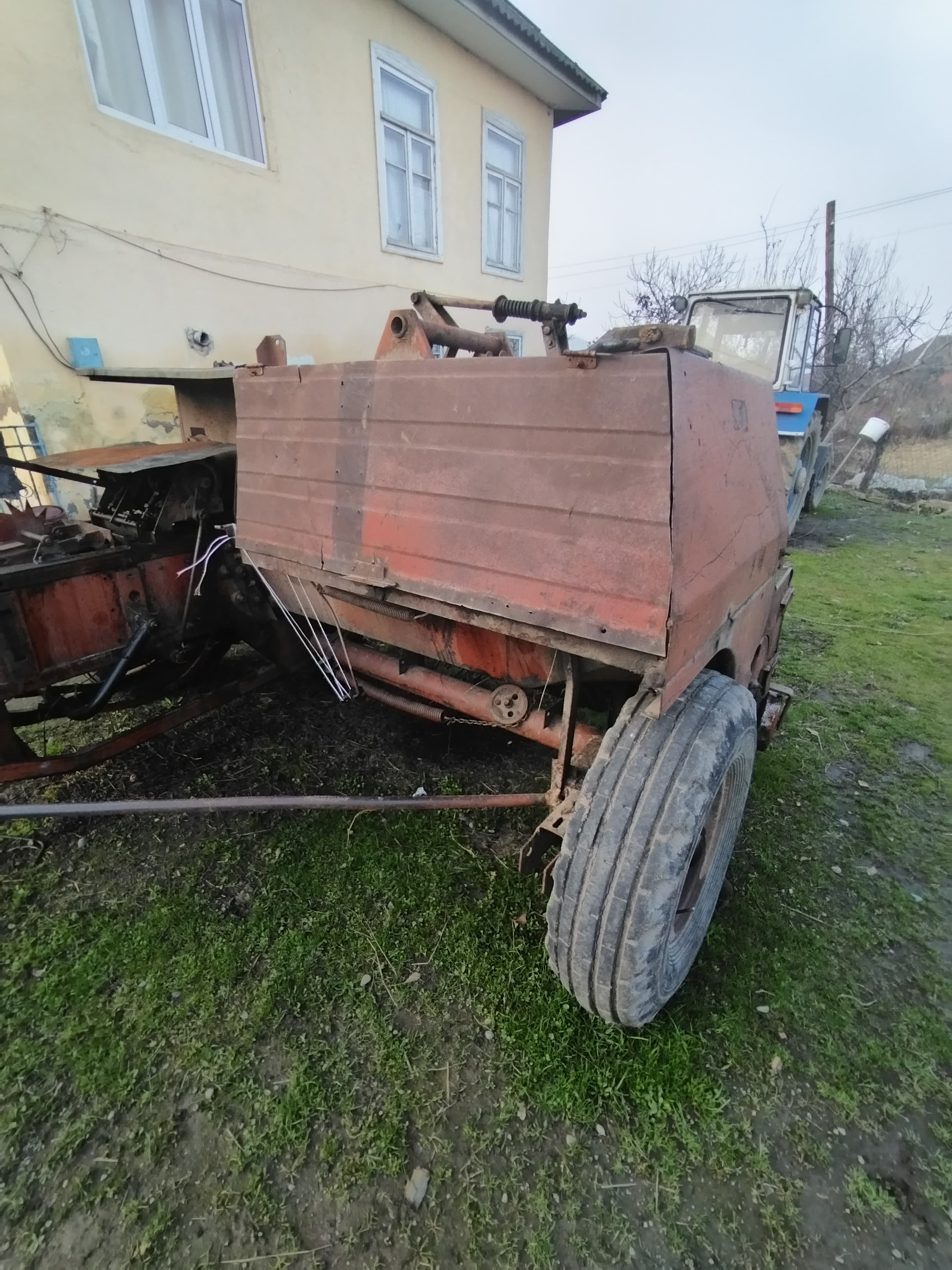 Traktor Satılır