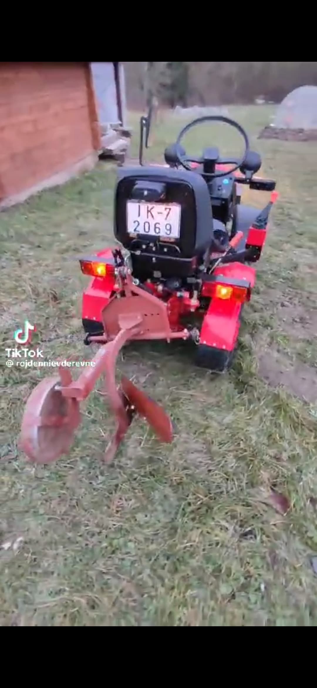 Mini traktor