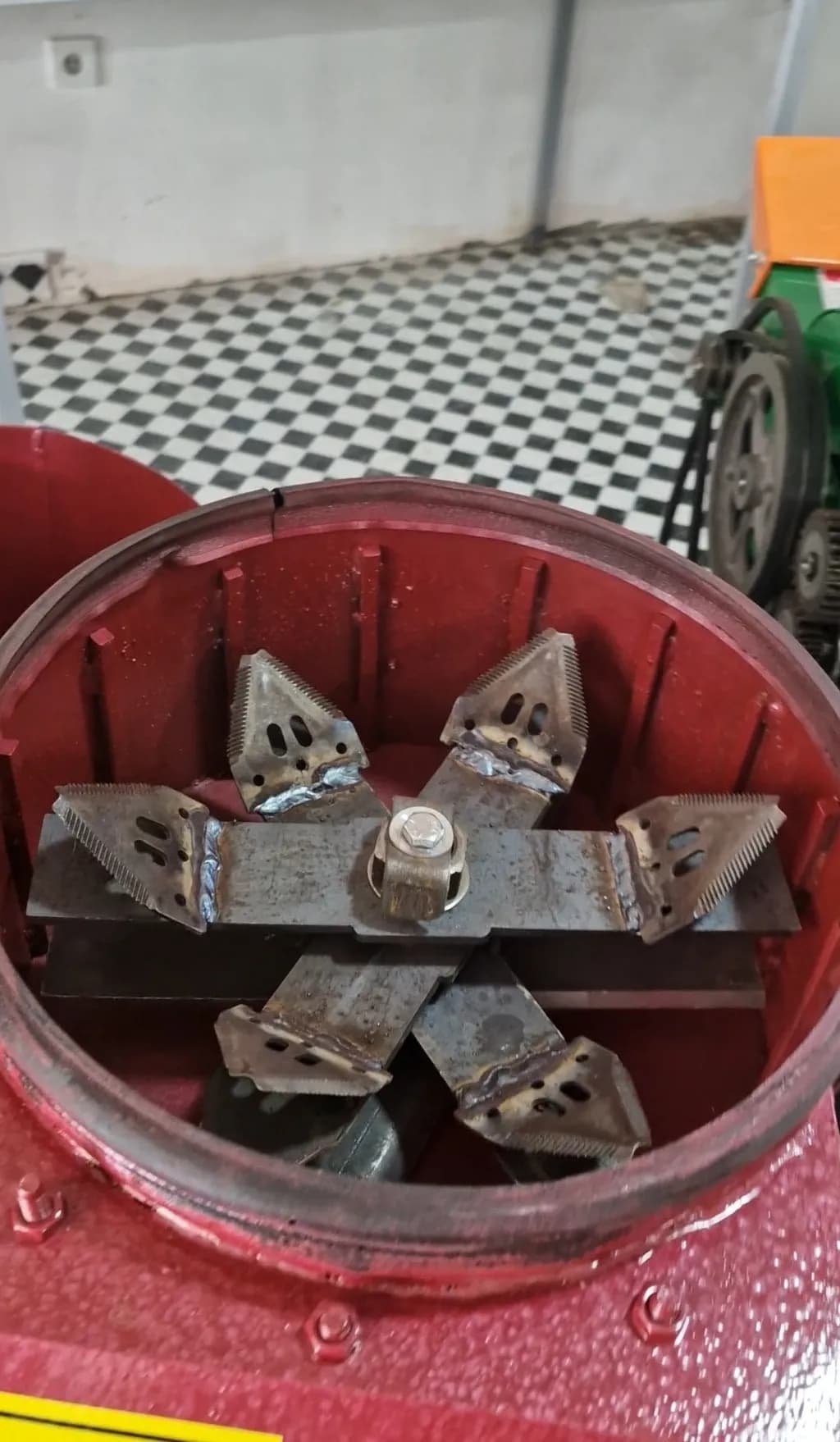 Universal drobilka
