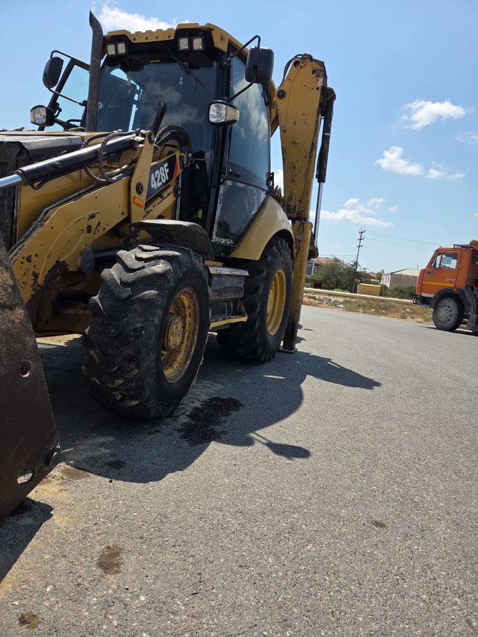 “CAT 428” Traktoru Təcili Satılır.