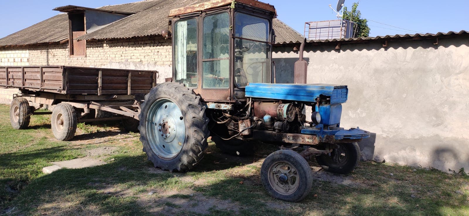 T-28 traktor satılır