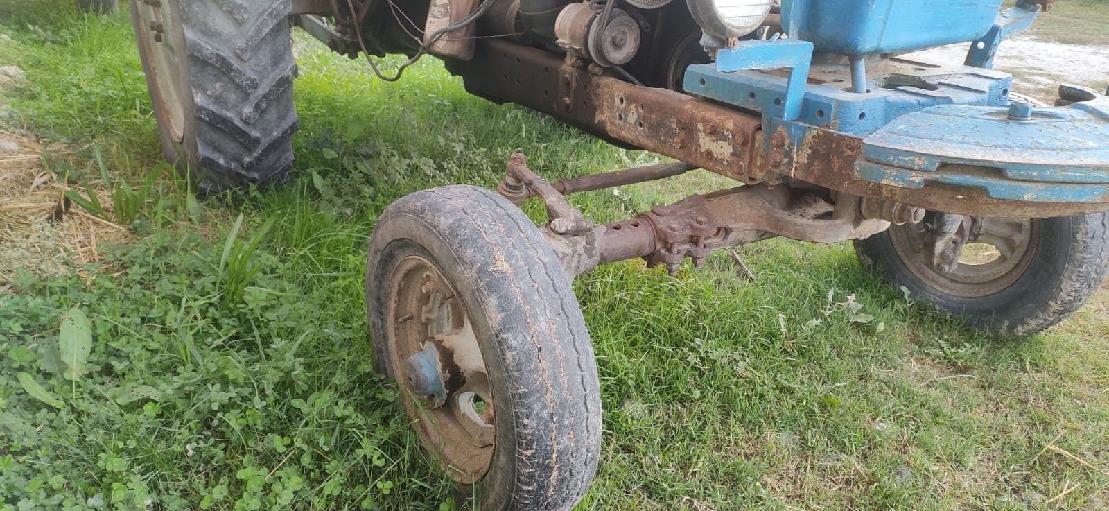 T-28 traktor satılır