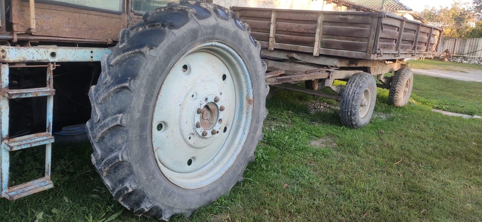 T-28 traktor satılır